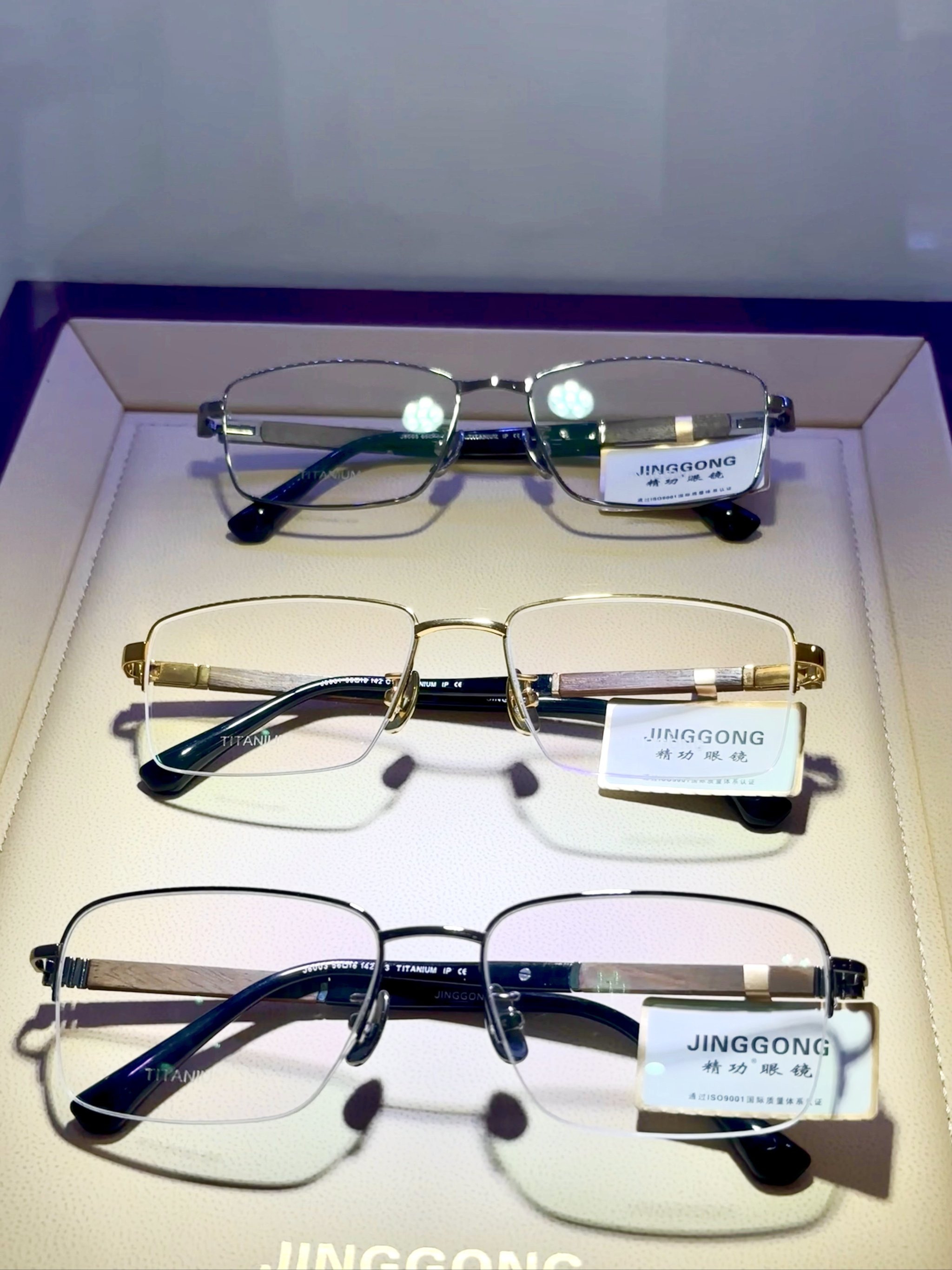 花梨木半框眼鏡 i沉穩(wěn)成熟商務(wù)風(fēng)的頂級(jí)配飾